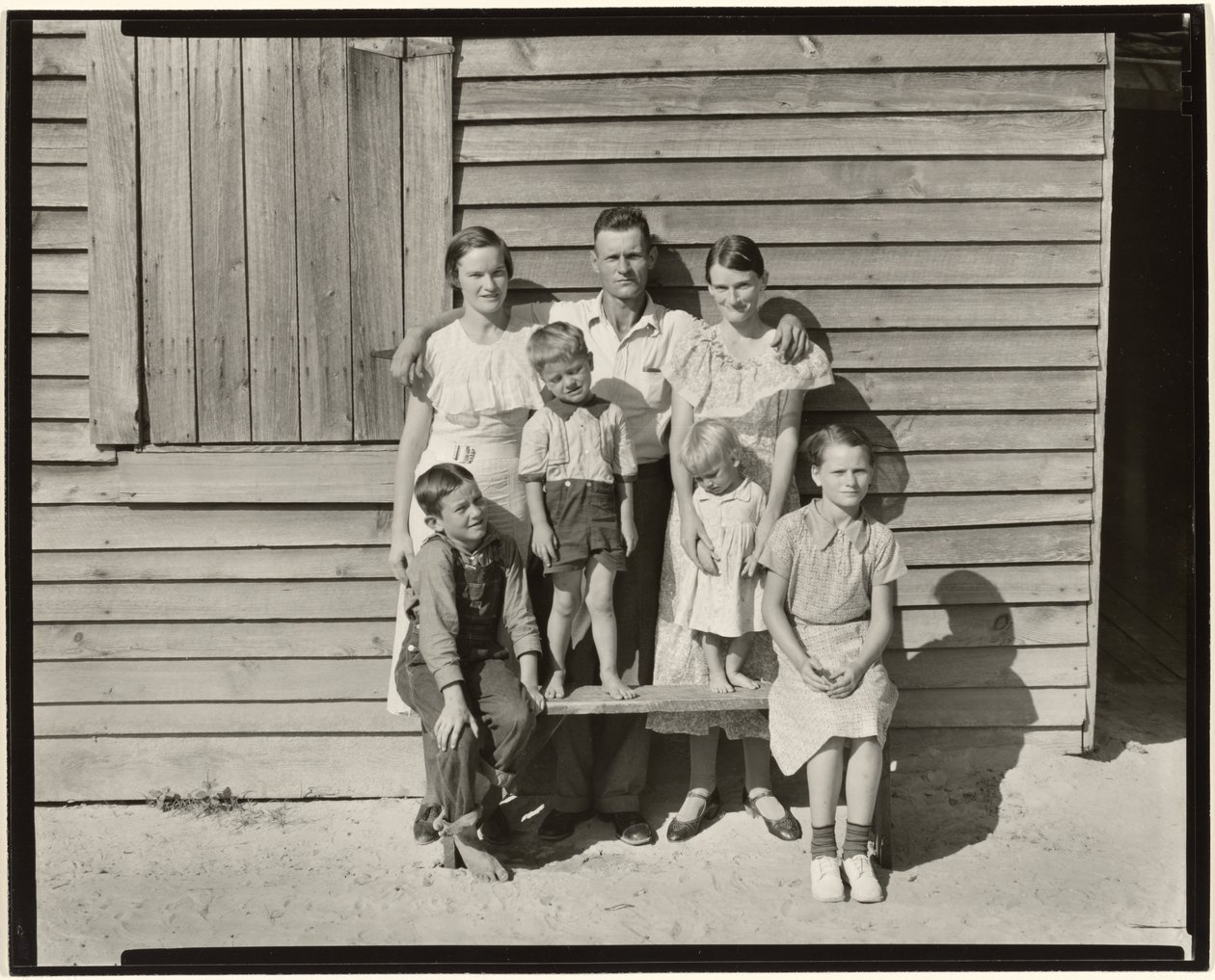 Rodzina Sharecropperów, hrabstwo Hale, Alabama / Rodzina Burroughsów, hrabstwo Hale, Alabama autorstwa Walker Evans