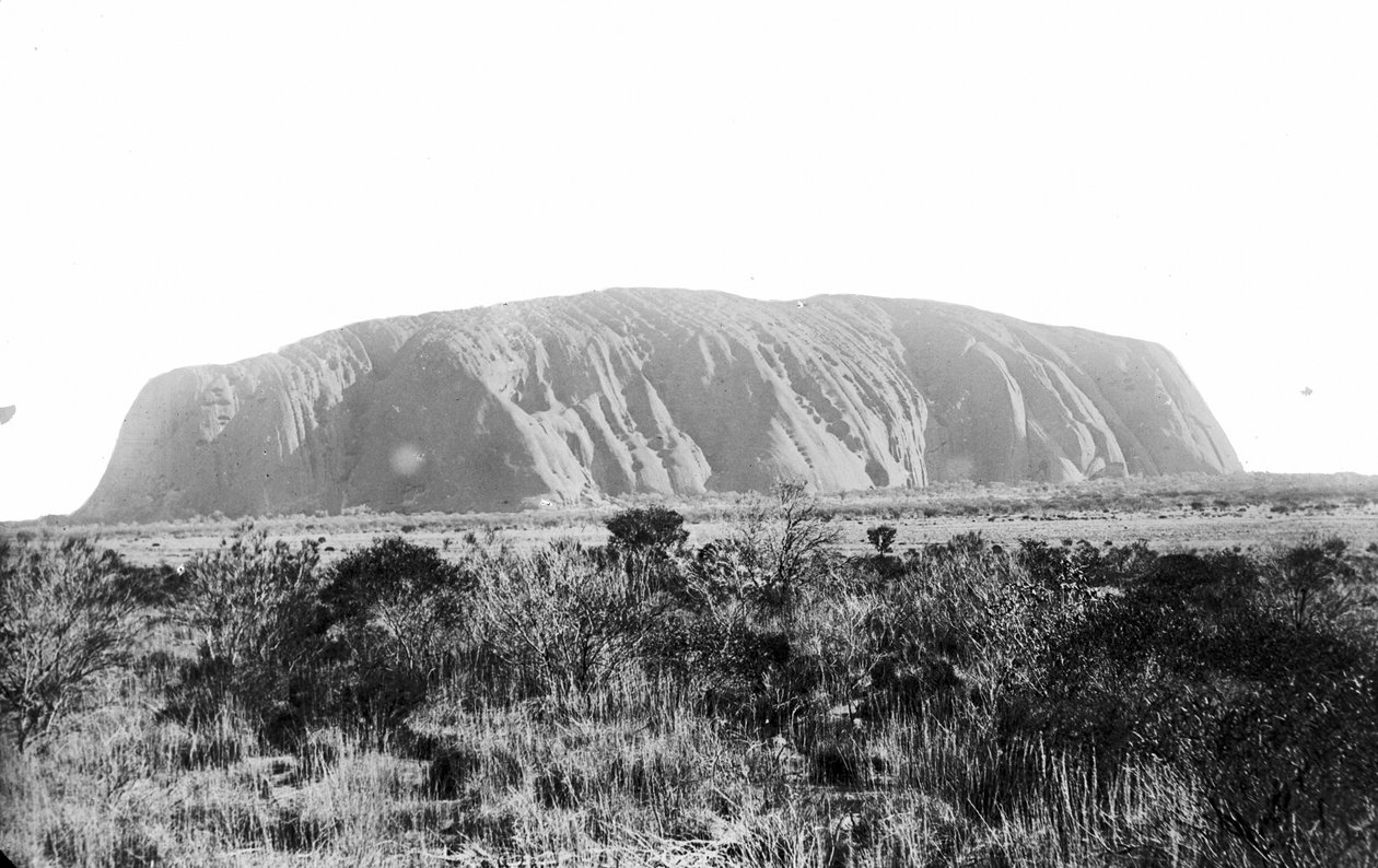 Uluru, Ayers Rock, centralna Australia, 1894 autorstwa Walter Baldwin Spencer