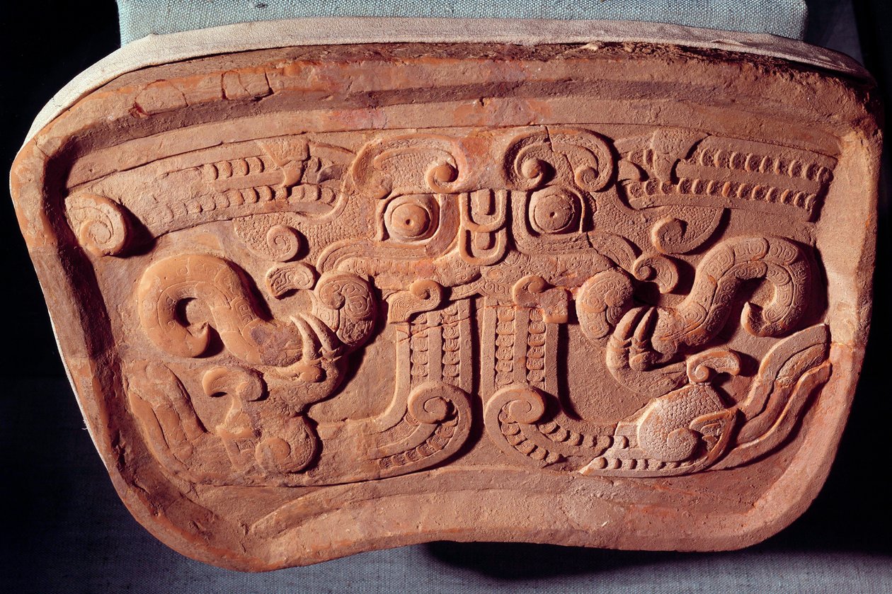 Oryginalny model maski Taotie w kolorze terakoty. Taotie jest jednym z 9 smoków chińskiej mitologii. Zrealizowany w epoce królestw myśliwców (475-221 pne), Chiny autorstwa Warring States period Chinese School