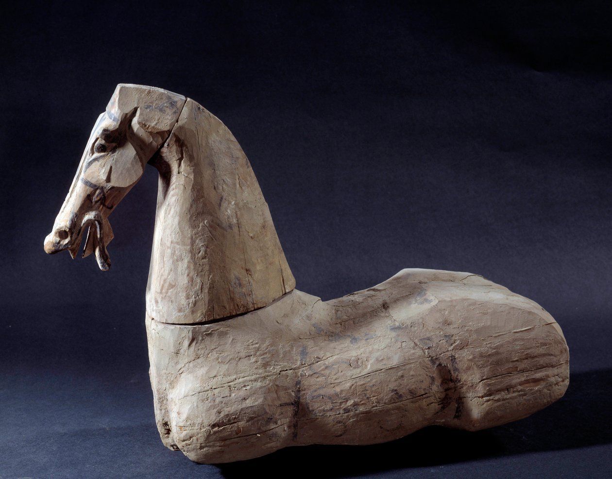 Sztuka chińska: Koń z drewna. Rzeźba z okresu dynastii Han. Paryż, Muzeum Cernuschi autorstwa Western Han Dynasty Chinese School