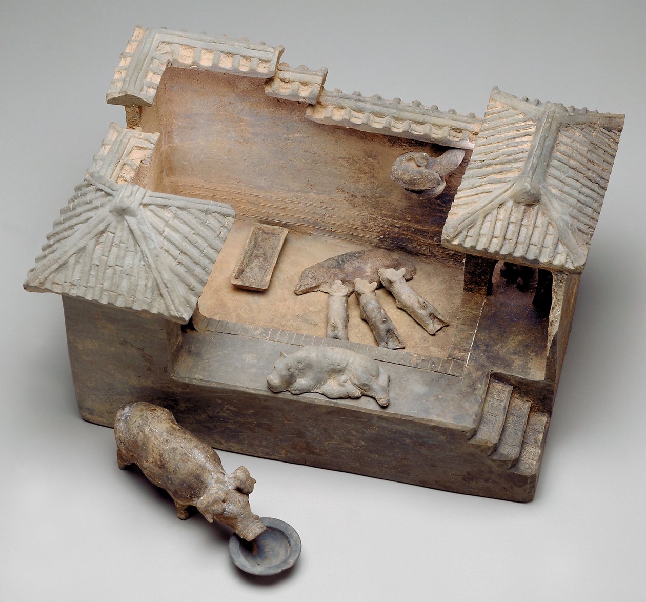 Model nagrobny chlewni (ceramiczna) autorstwa Western Han Dynasty Chinese School