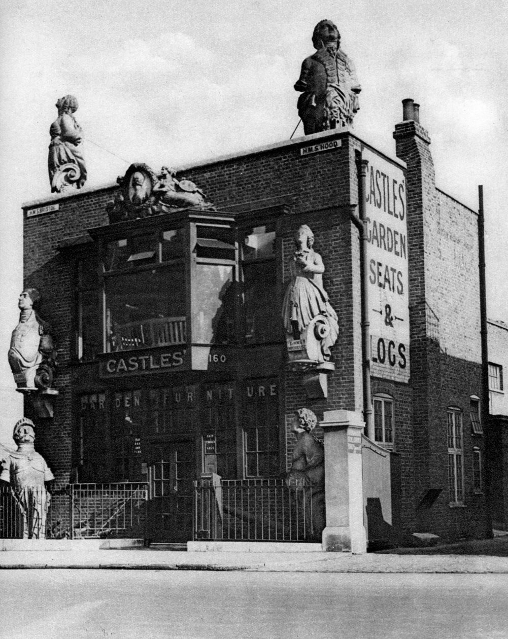 Figurki starych okrętów bojowych, Grosvenor Road, Londyn, 1926-1927. autorstwa Whiffin