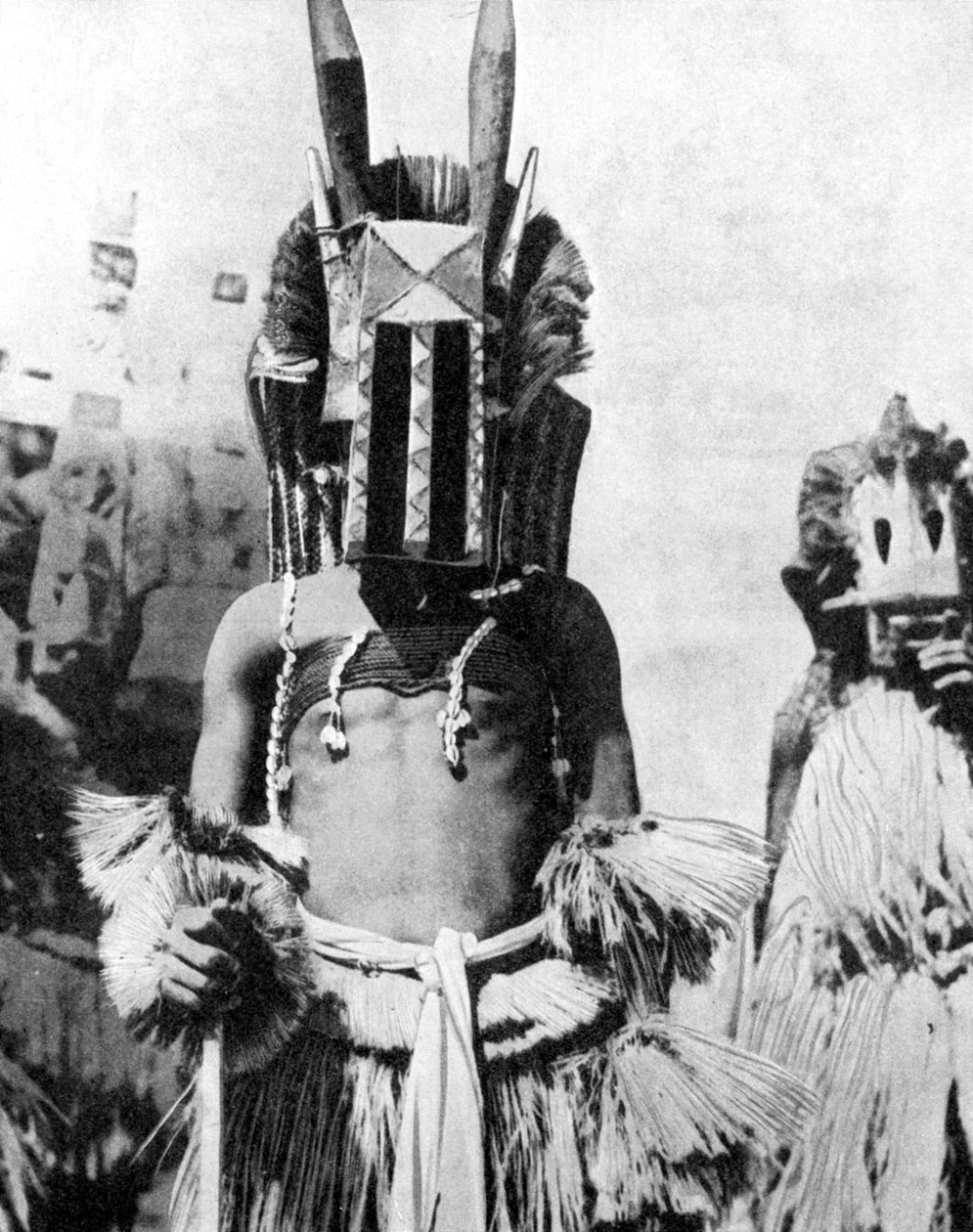Visored maska góralska, Afryka, 1936. autorstwa Wide World Photos