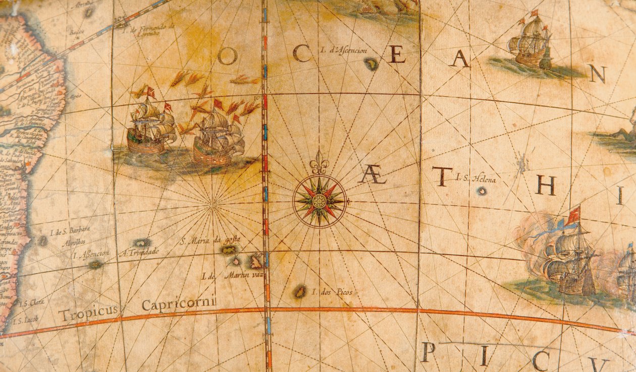 Szczegół okrętów bojowych na Oceanie Atlantyckim z globu ziemskiego 1645/48 autorstwa Willem Blaeu
