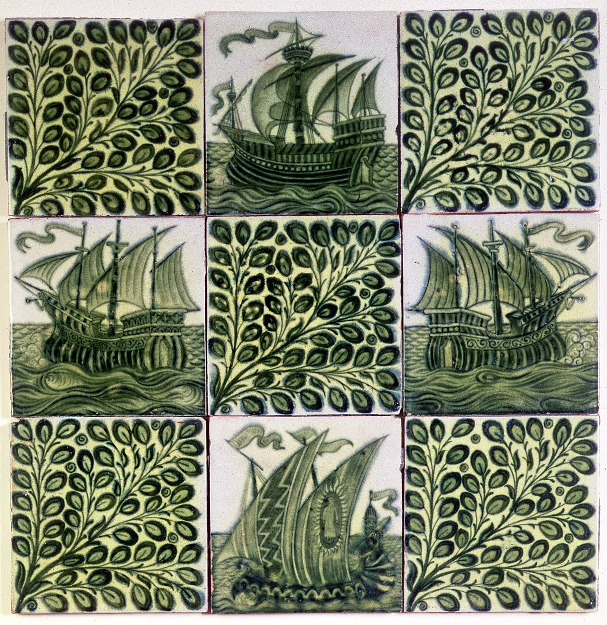 Dziewięć płytek przedstawiających statki i gałązki oliwne (ceramiczne) autorstwa William de Morgan