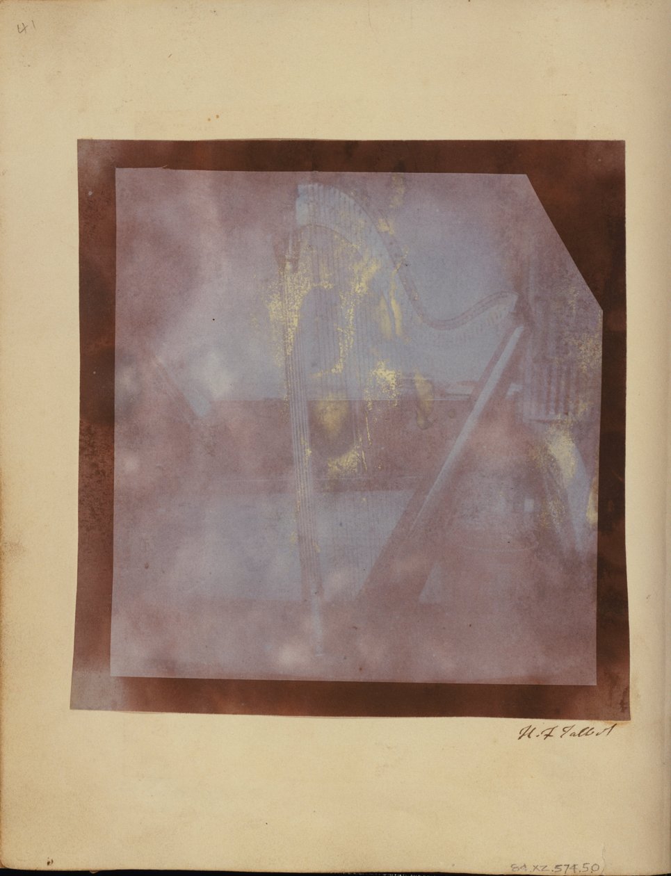 (Harfa Ameliny w Bibliotece, Opactwo Lacock) autorstwa William Henry Fox Talbot
