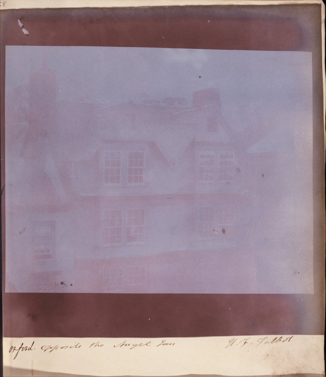 (Oxford, naprzeciwko Angel Inn) autorstwa William Henry Fox Talbot