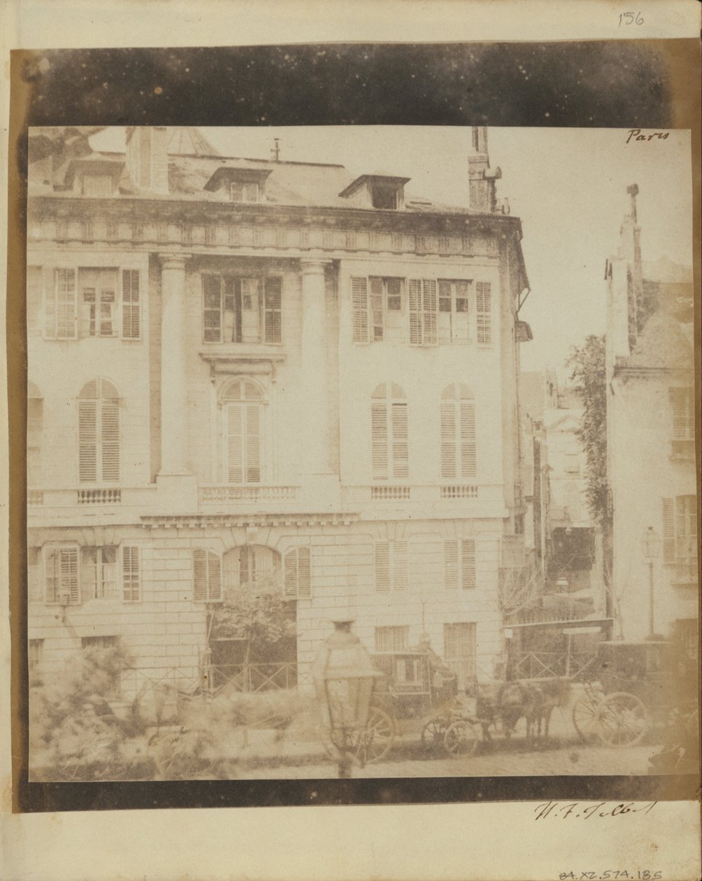 Wagony przed rezydencją w Paryżu. autorstwa William Henry Fox Talbot