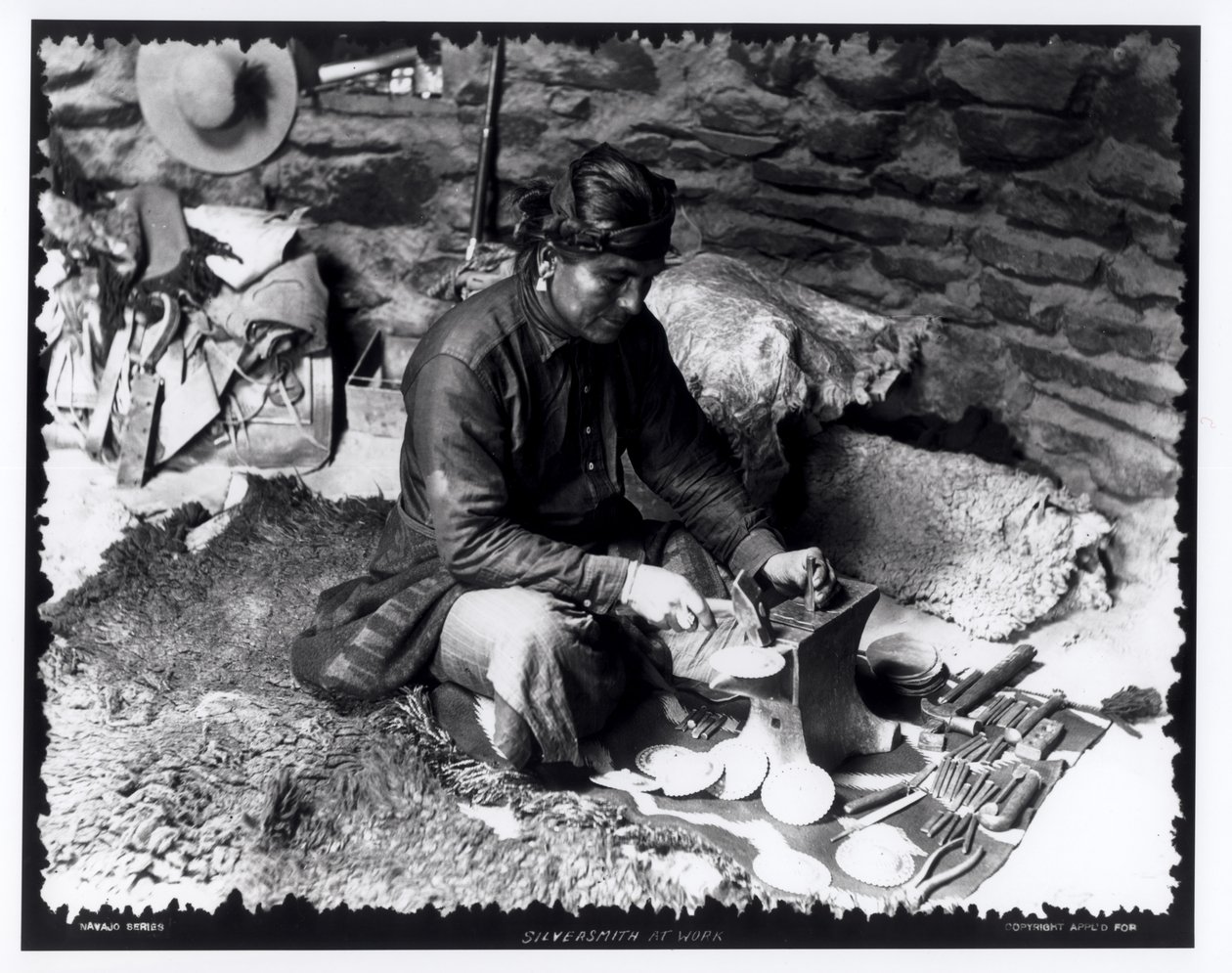Złotnik przy pracy, ok. 1914 autorstwa William Carpenter