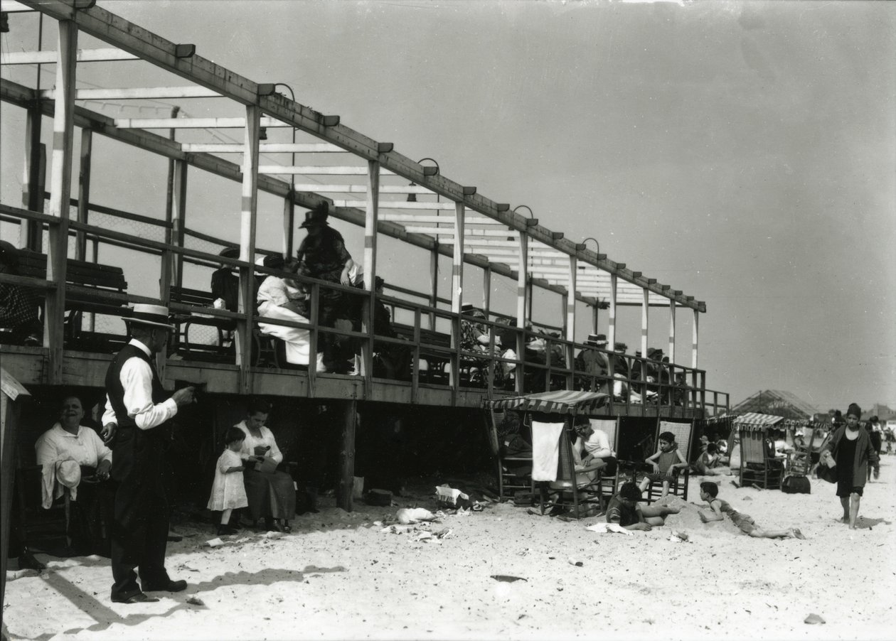 Scena na plaży, Coney Island, ok. 1910-21 autorstwa William Davis Hassler