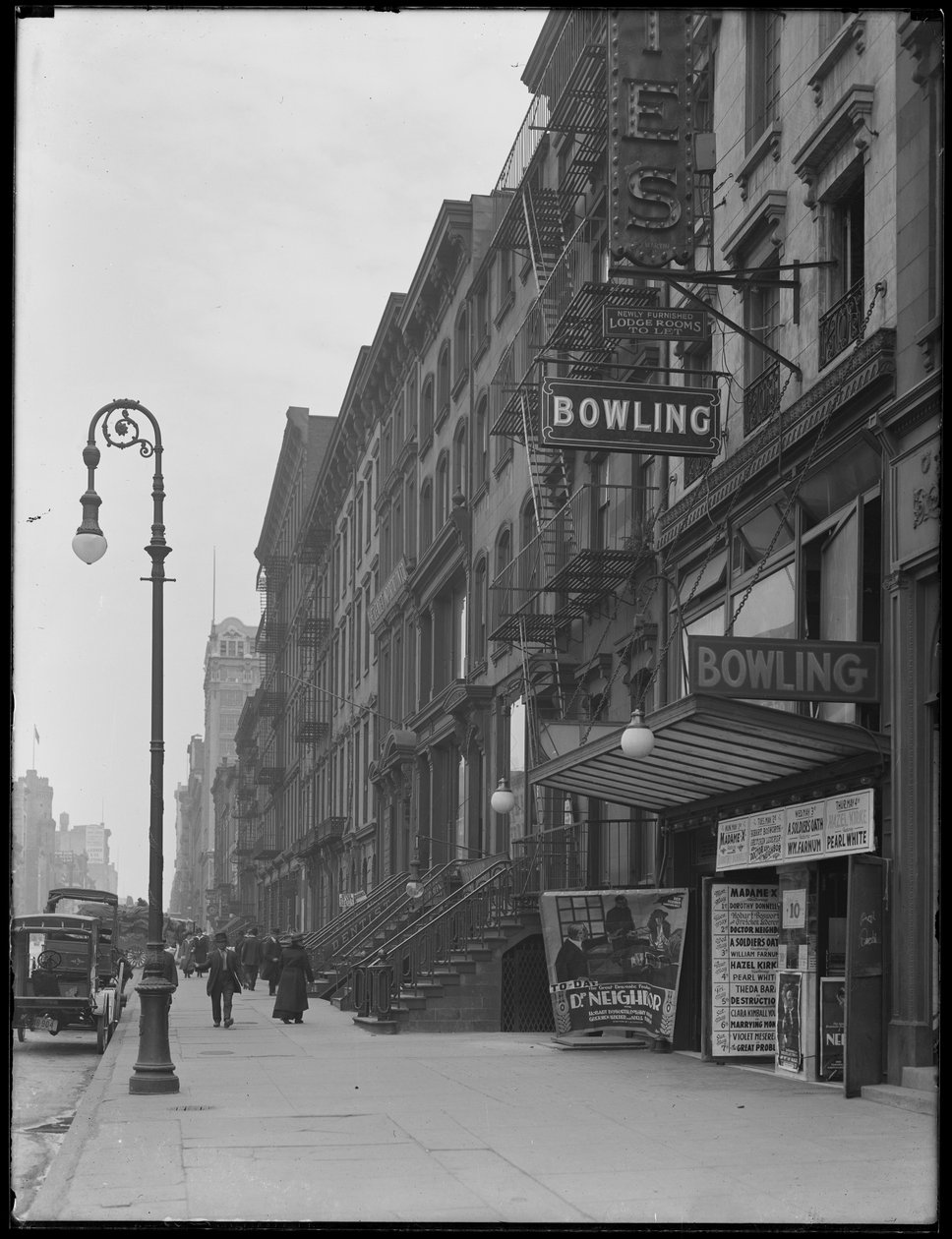 Szyld kręgielni przy 248 W. 14th Street, Nowy Jork, 2 maja 1916 r. autorstwa William Davis Hassler