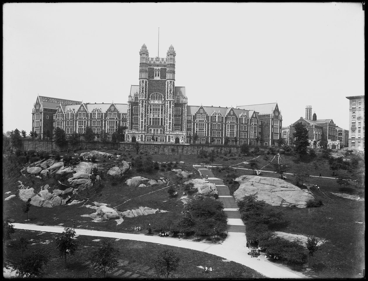 Kampus City College of New York, widziany z St. Nicholas Avenue, Nowy Jork, 13 lipca 1914 r. autorstwa William Davis Hassler
