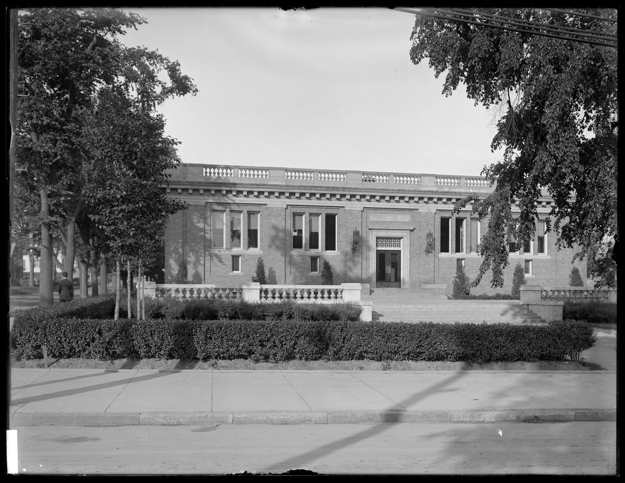 Elmhurst filia Biblioteki Publicznej Queens Borough; Biblioteka Carnegie, ok. 1910 autorstwa William Davis Hassler