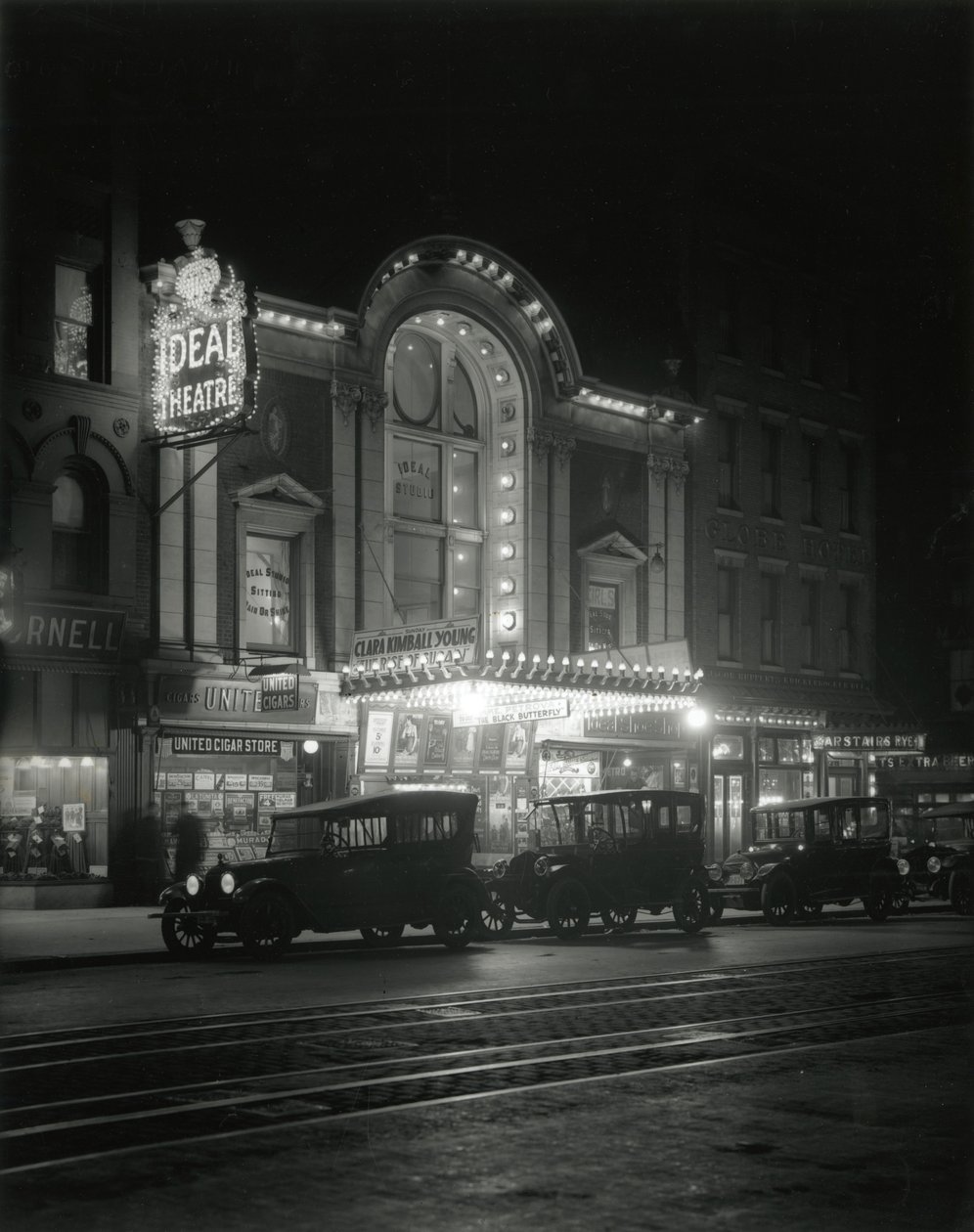 Teatr Idealny, 693 Ósma Aleja, 49. Ulica, c.1916-17 autorstwa William Davis Hassler