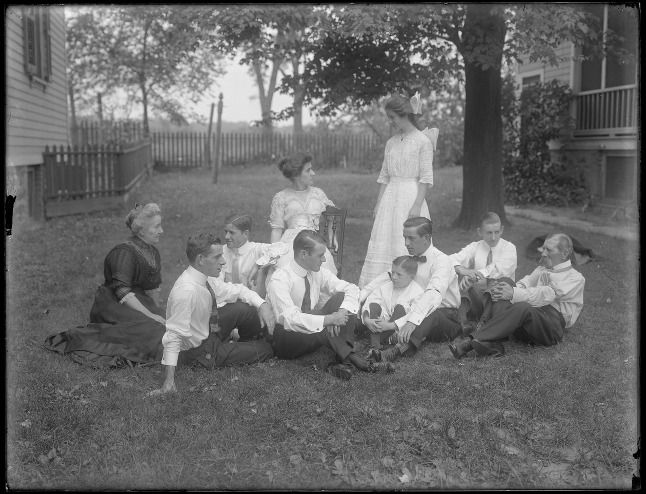 Rodzina McGovern, Creston Avenue, Bronx, ok. 1911 autorstwa William Davis Hassler