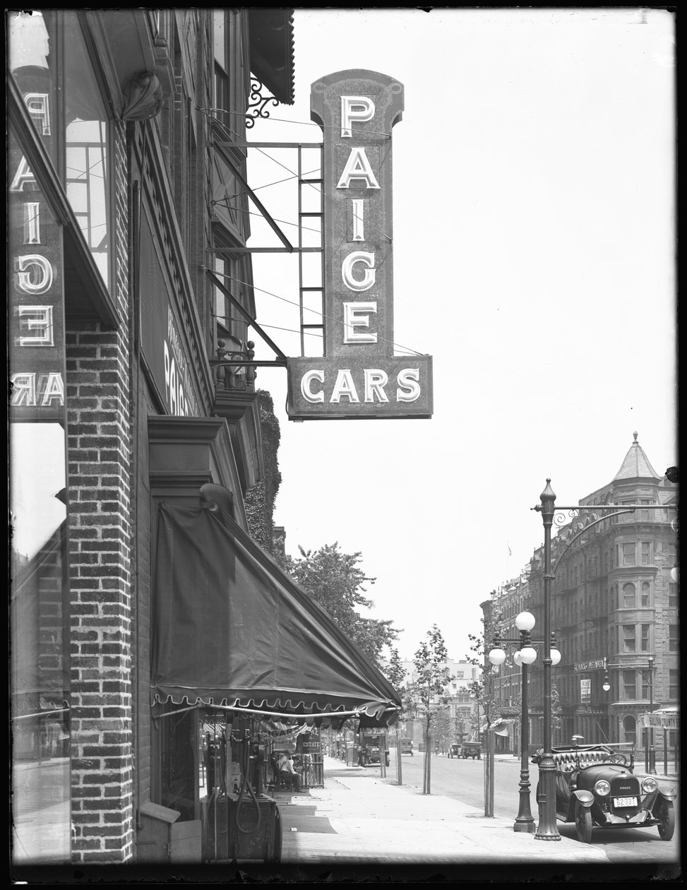 Znak Paige Cars na 1410 Bedford Avenue, Brooklyn, 13 lipca 1916 r. autorstwa William Davis Hassler