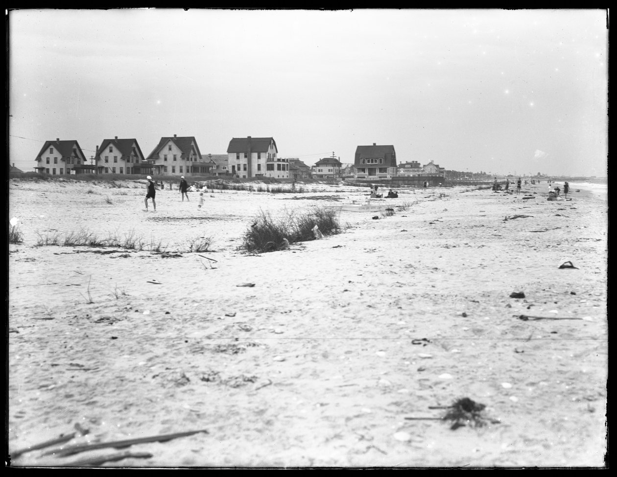 Druga połowa panoramicznego widoku działek nad oceanem i plaży, Belle Harbour, Queens, 11 lipca 1915 r. autorstwa William Davis Hassler