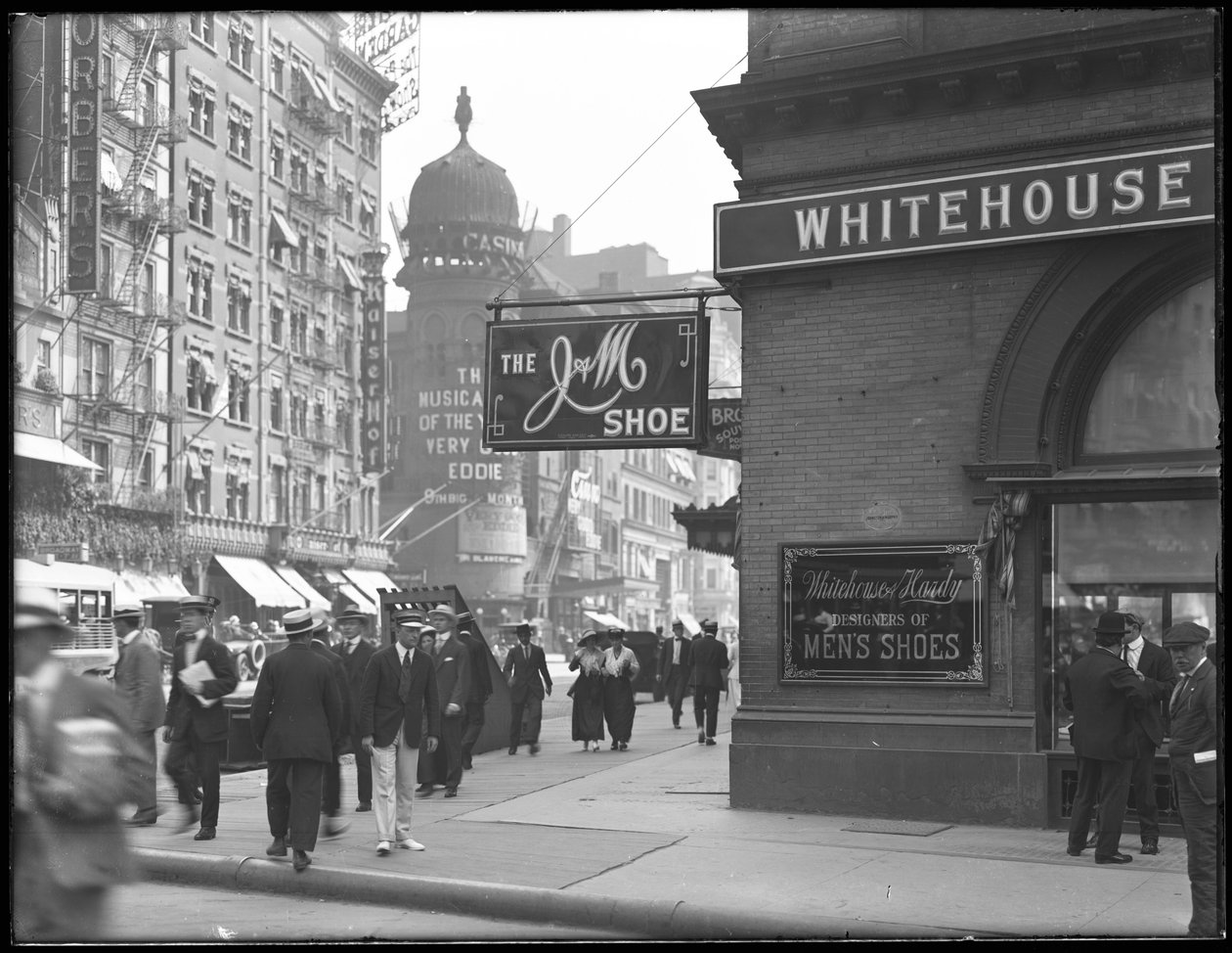 Znak dla J und M Shoe, 1429 Broadway, Nowy Jork, 2 sierpnia 1916 autorstwa William Davis Hassler