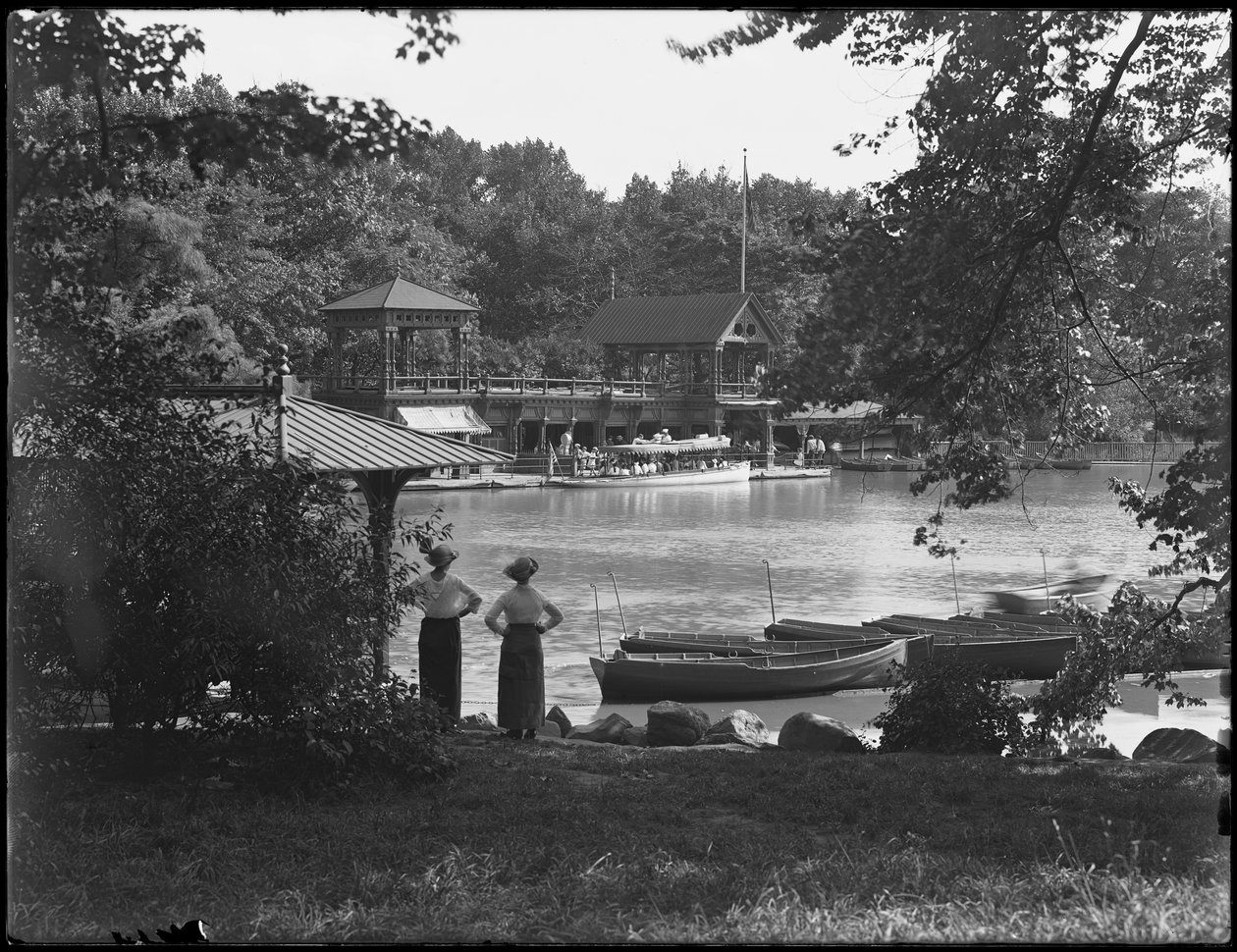 The Boat House, Central Park, Nowy Jork, 19 lipca 1914 autorstwa William Davis Hassler
