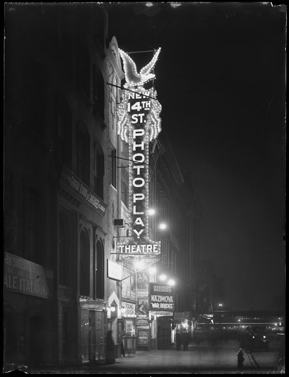 The New 14th Street Photoplay Theatre, Nowy Jork, 6 stycznia 1917 autorstwa William Davis Hassler