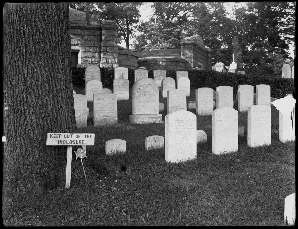 Grób Washington Irving, Sleepy Hollow Cemetery, Tarrytown, Nowy Jork, 8 lipca 1914 autorstwa William Davis Hassler