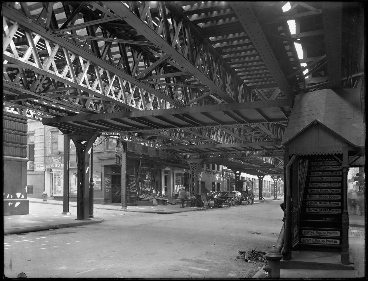 Pod wzniesionymi torami kolejowymi na rogu Greenwich Street i Rector Street, Nowy Jork, 1 sierpnia 1914 autorstwa William Davis Hassler