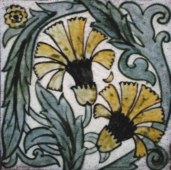 Płytka z motywem kwiatowym (ceramiczna) autorstwa William de Morgan