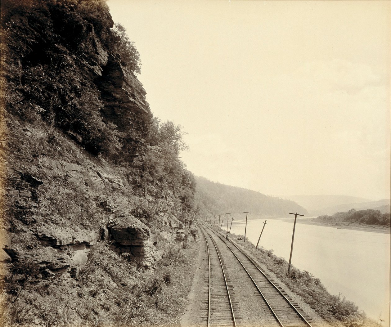 Cathedral Rocks, rzeka Susquehanna w pobliżu Meshoppen, dla Lehigh Valley Railroad autorstwa William H. Rau