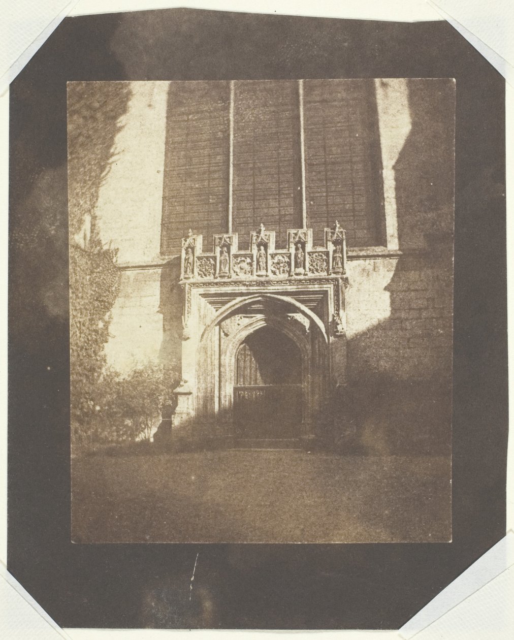 Starożytne drzwi, Magdalen College, Oxford autorstwa William Henry Fox Talbot