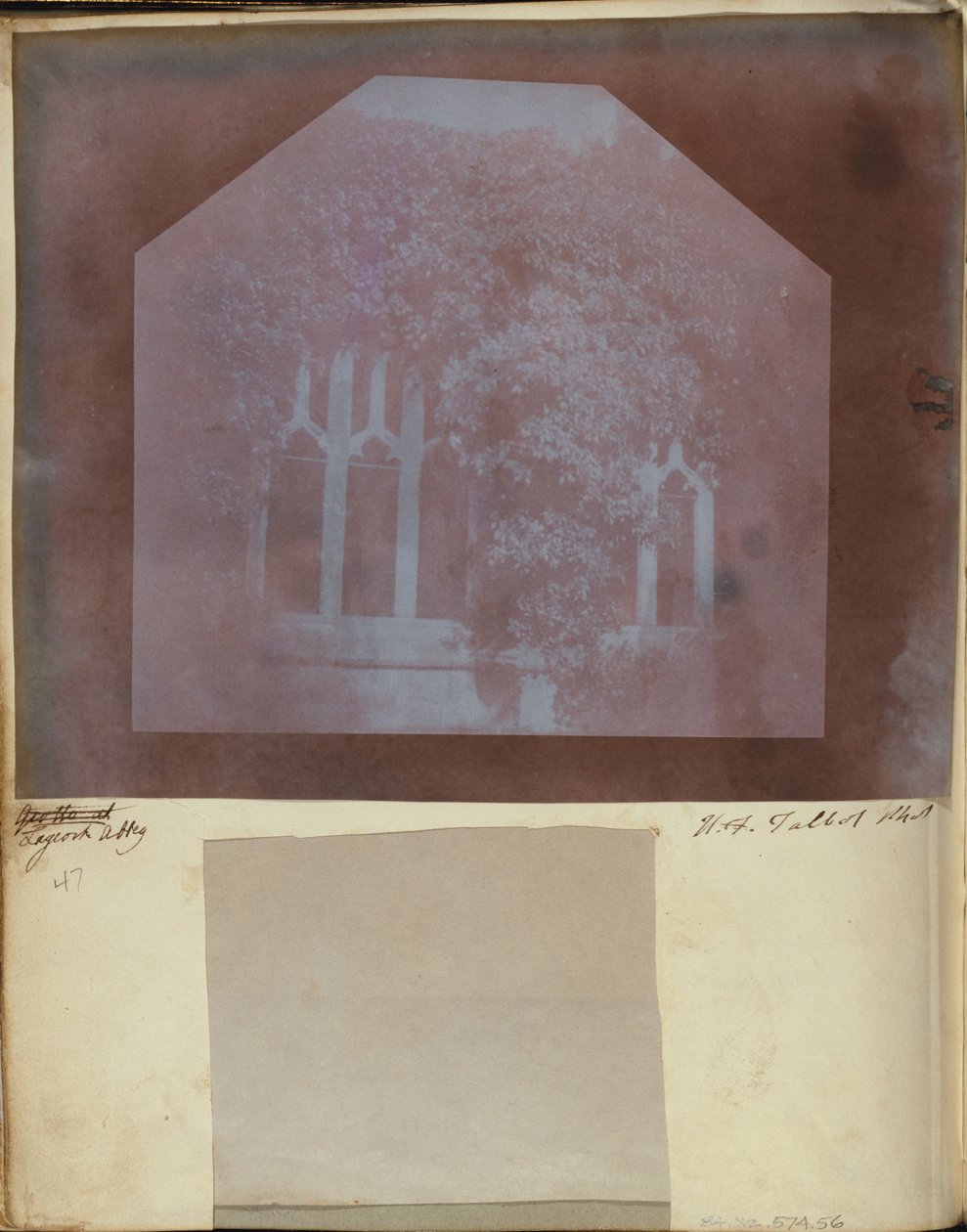 Szczegół krużganków w opactwie Lacock autorstwa William Henry Fox Talbot