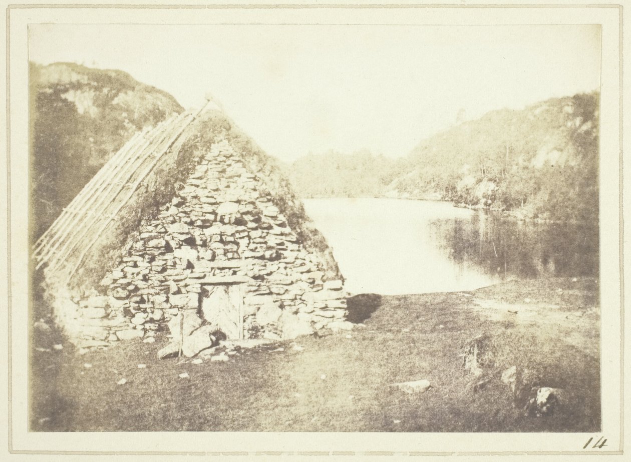 Chatka góralska nad brzegiem jeziora Loch Katrine autorstwa William Henry Fox Talbot