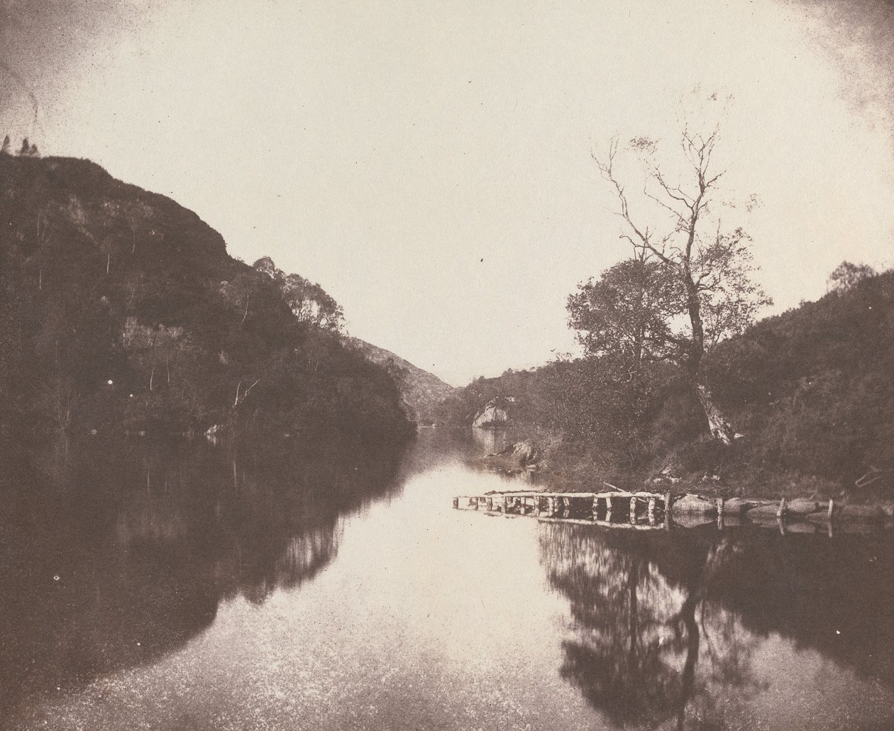 Molo nad Loch Katrine, scena z „Pani Jeziora” autorstwa William Henry Fox Talbot