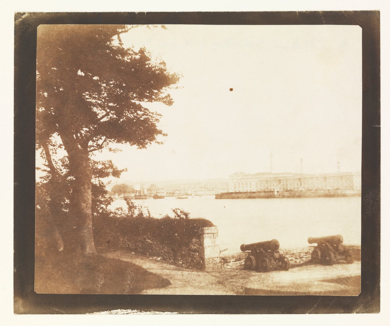 Royal William Victualling Yard, Plymouth, z Mount Edgecumbe autorstwa William Henry Fox Talbot