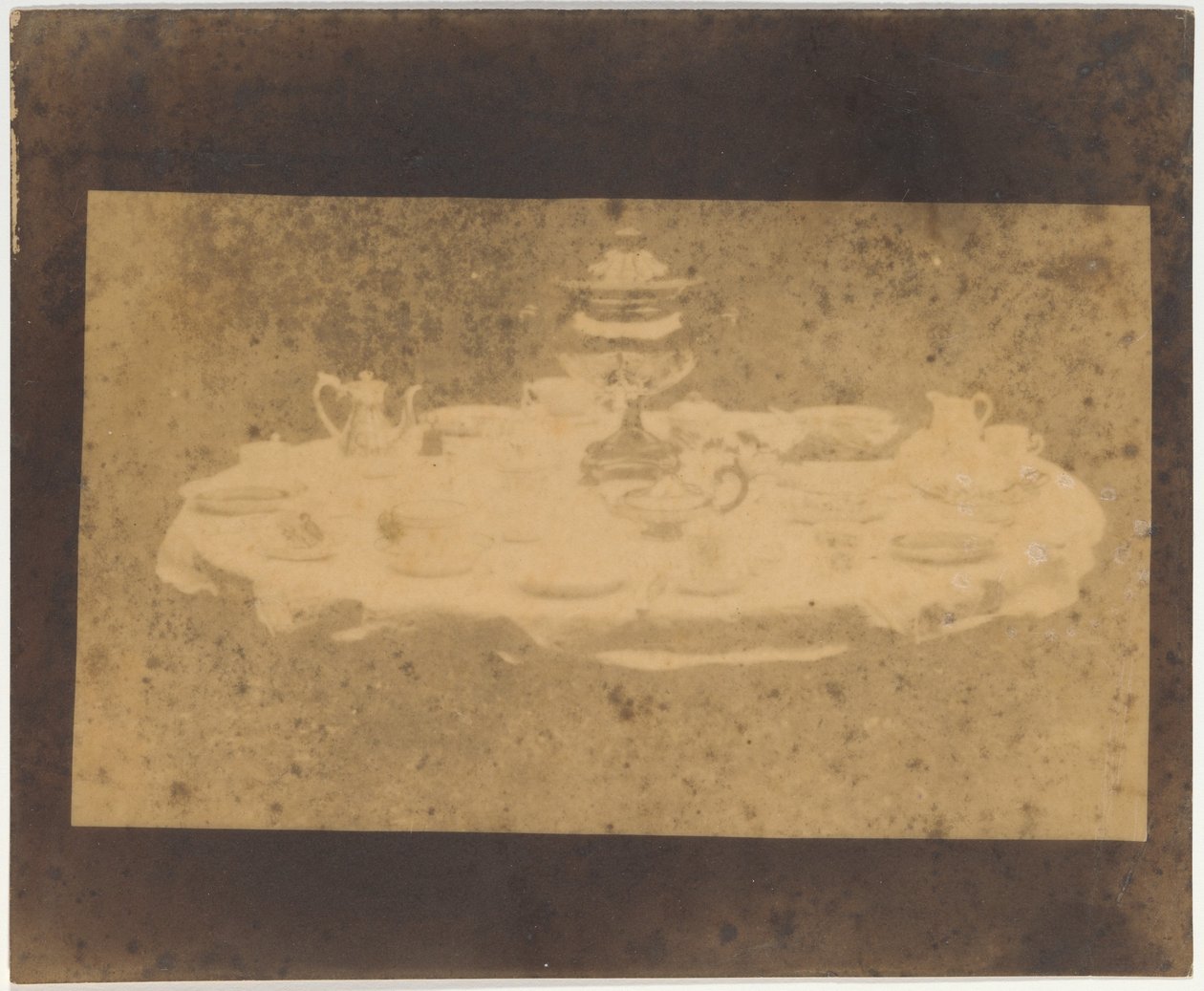 Tisch gedeckt für Tee autorstwa William Henry Fox Talbot