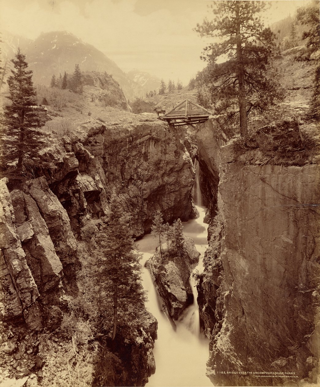 Most nad rzeką Uncompagre w pobliżu miasta Ouray autorstwa William Henry Jackson