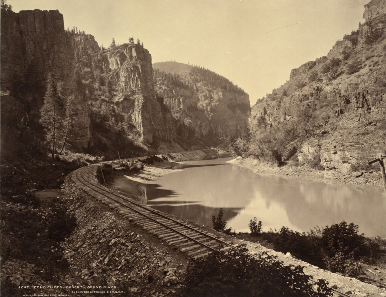 Echo Cliffs, kanion rzeki Grand River, przedłużenie Glenwood, D.&R. G.R.R. autorstwa William Henry Jackson