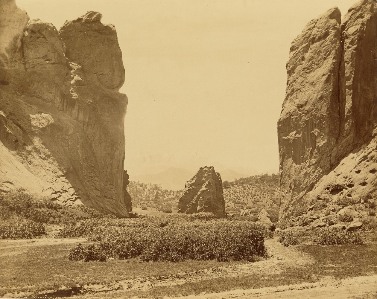 Brama Garden of the Gods i Pikes Peak autorstwa William Henry Jackson