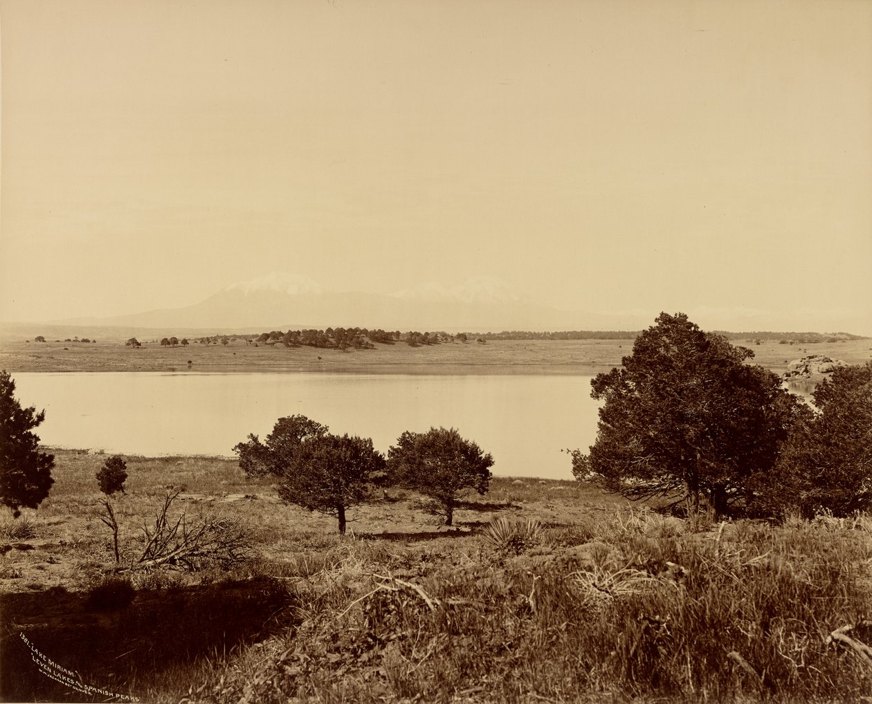 Jezioro Miriam, jeziora Leven i Spanish Peaks autorstwa William Henry Jackson