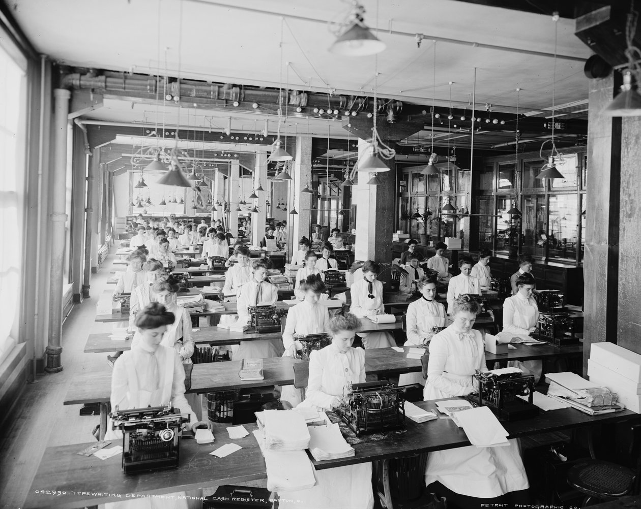 Dział maszynopisania, National Cash Register, Dayton, Ohio, 1902 autorstwa William Henry Jackson