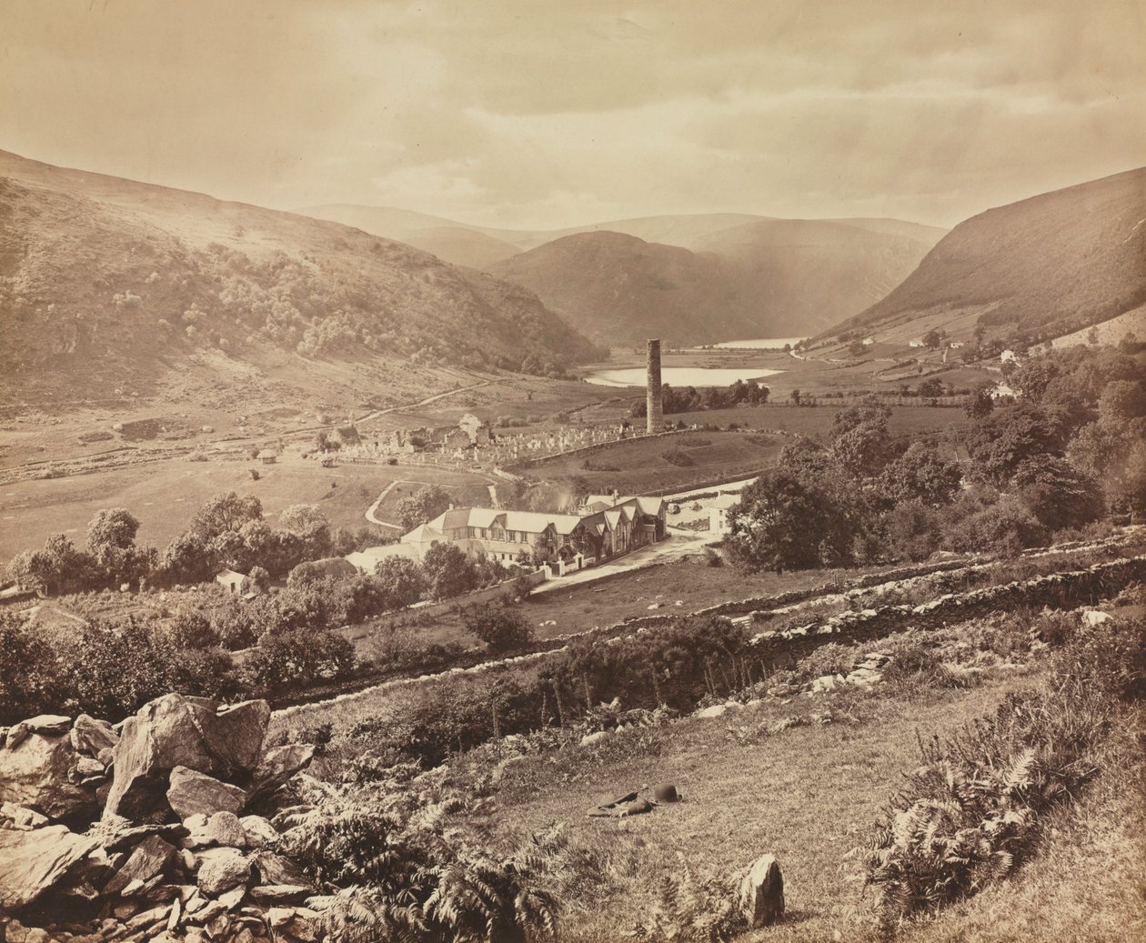 Dolina Glendalough, hrabstwo Wicklow, Irlandia, ok. 1930 r. 1864. autorstwa William Russell Sedgfield