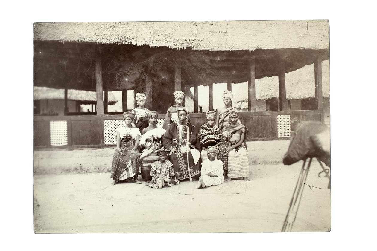 Native Chiefs and Harem, Mendi land (odbitka żelatynowo-srebrowa) autorstwa William Turnbull Balmer