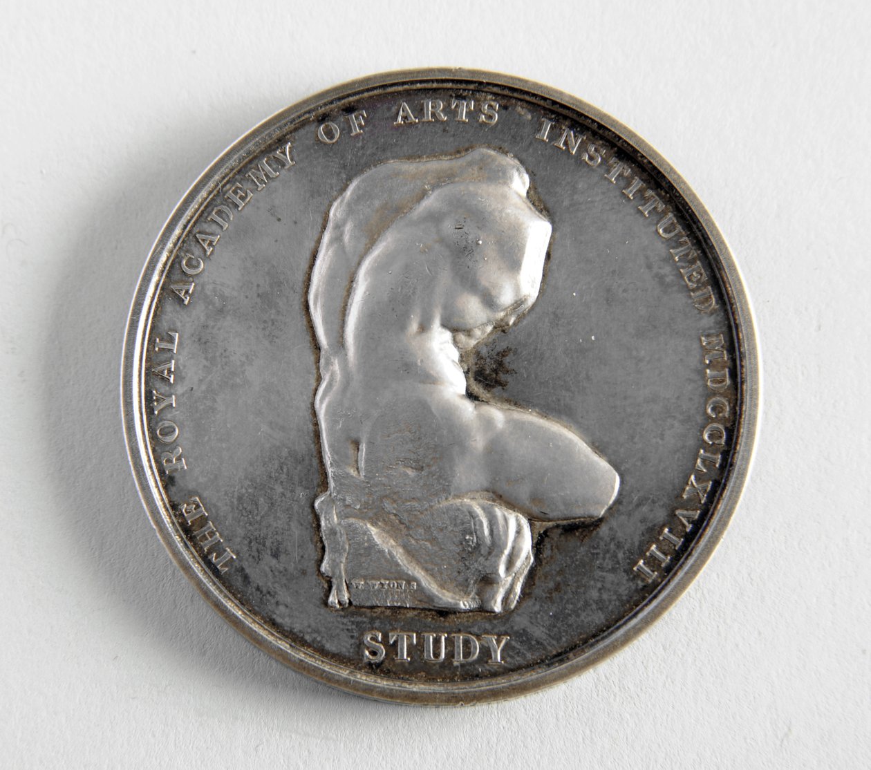 R.A. medal awarded to George Frampton 10.12.1884 for the best model of a figure (metal) autorstwa William Wyon