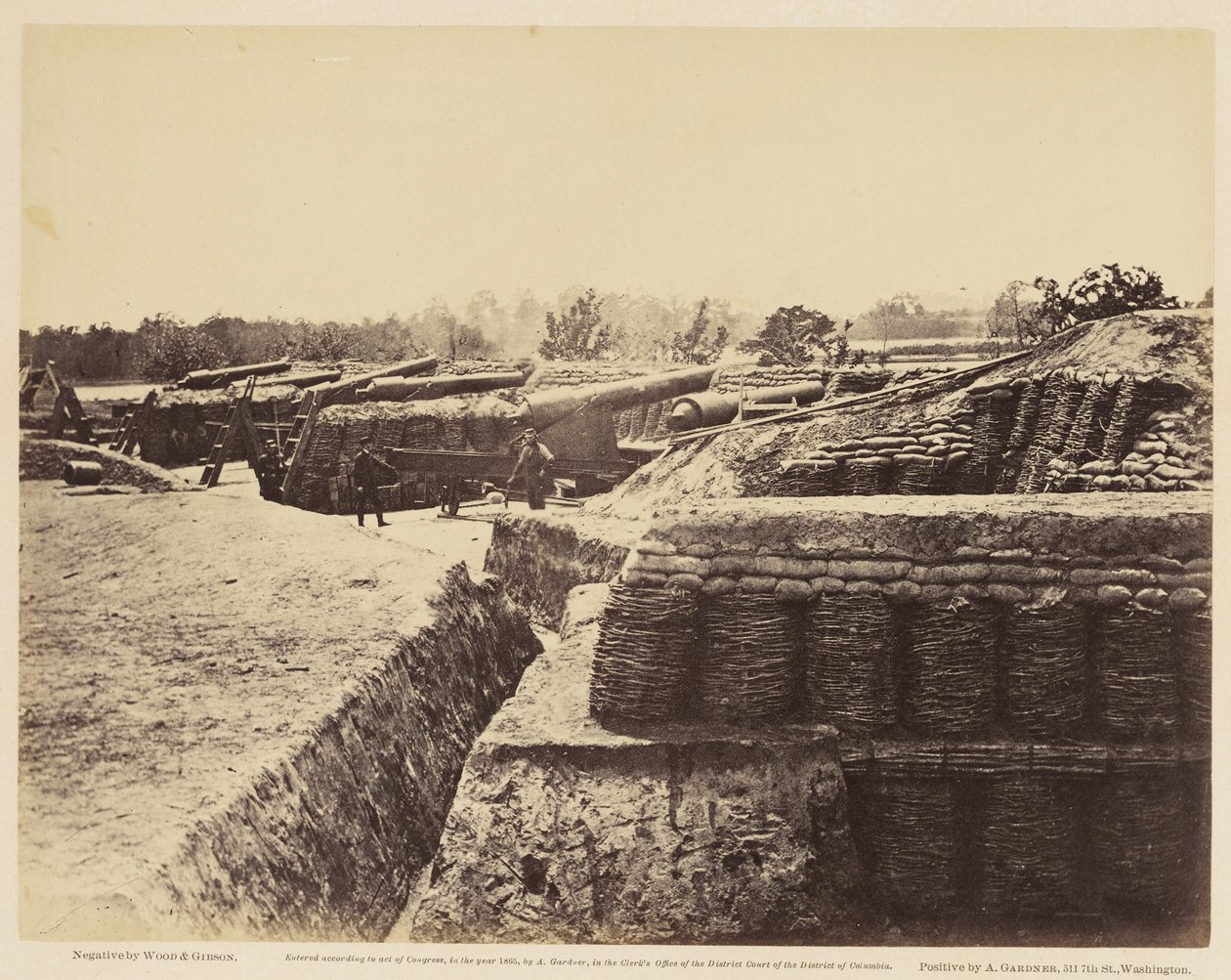 Bateria nr 1, niedaleko Yorktown? Nie. 2., maj 1862 (odbitka albumowa osadzona na papierze tkanym) autorstwa Wood and Gibson Wood and Gibson