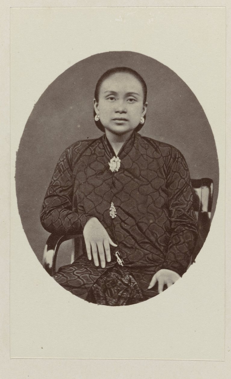 Żona Ratoe van Pakoe Boewono IX, Susuhunan van Surakarta autorstwa Woodbury and Page