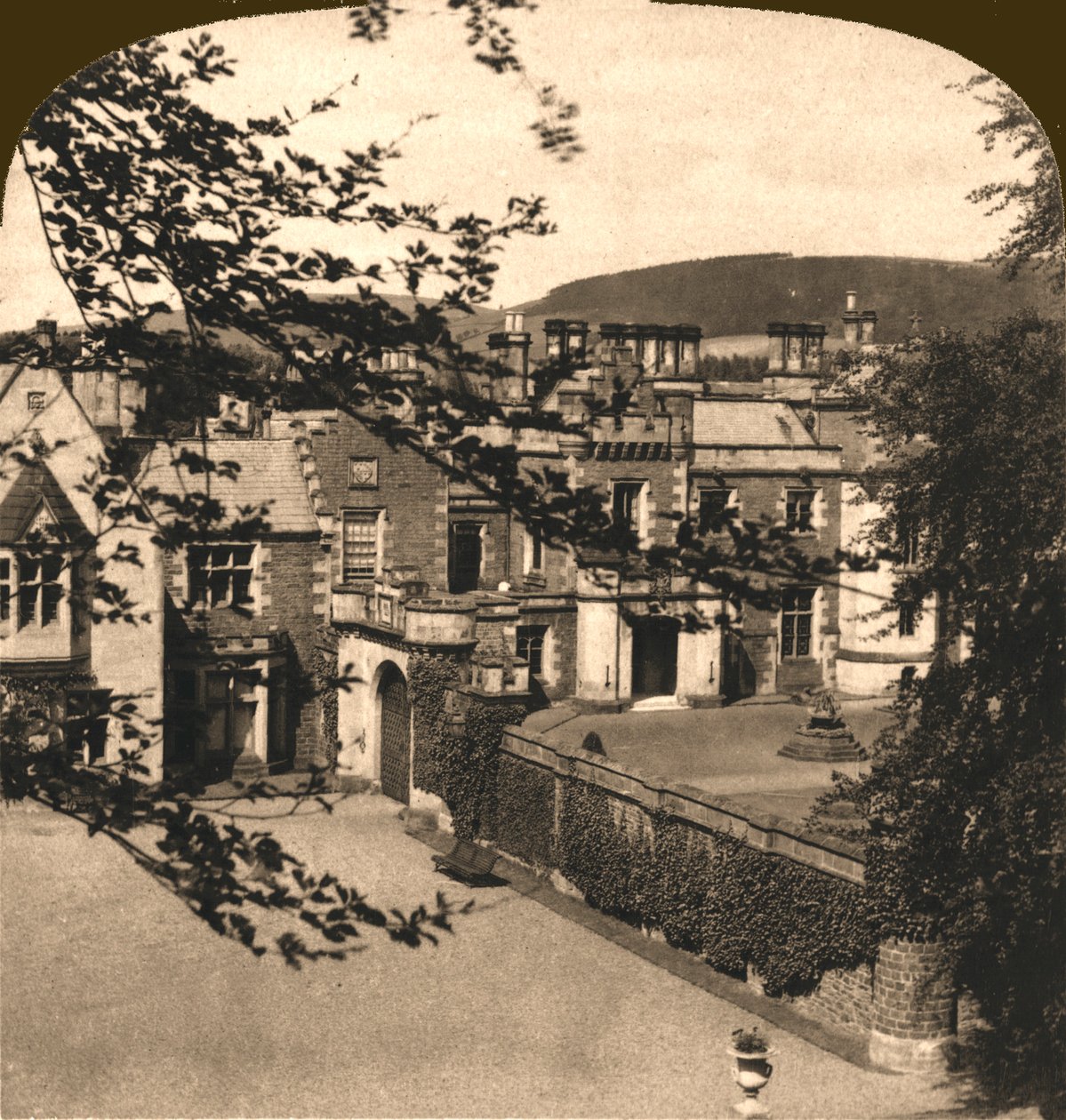 Abbotsford, Dom Sir Waltera Scotta, Szkocja, 1896. autorstwa Works and Sun Sculpture Studios