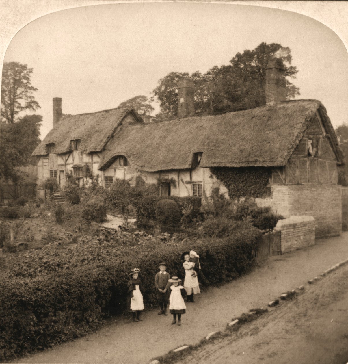 Domek Anne Hathaway, Shottery, Anglia, 1896 r. autorstwa Works and Sun Sculpture Studios