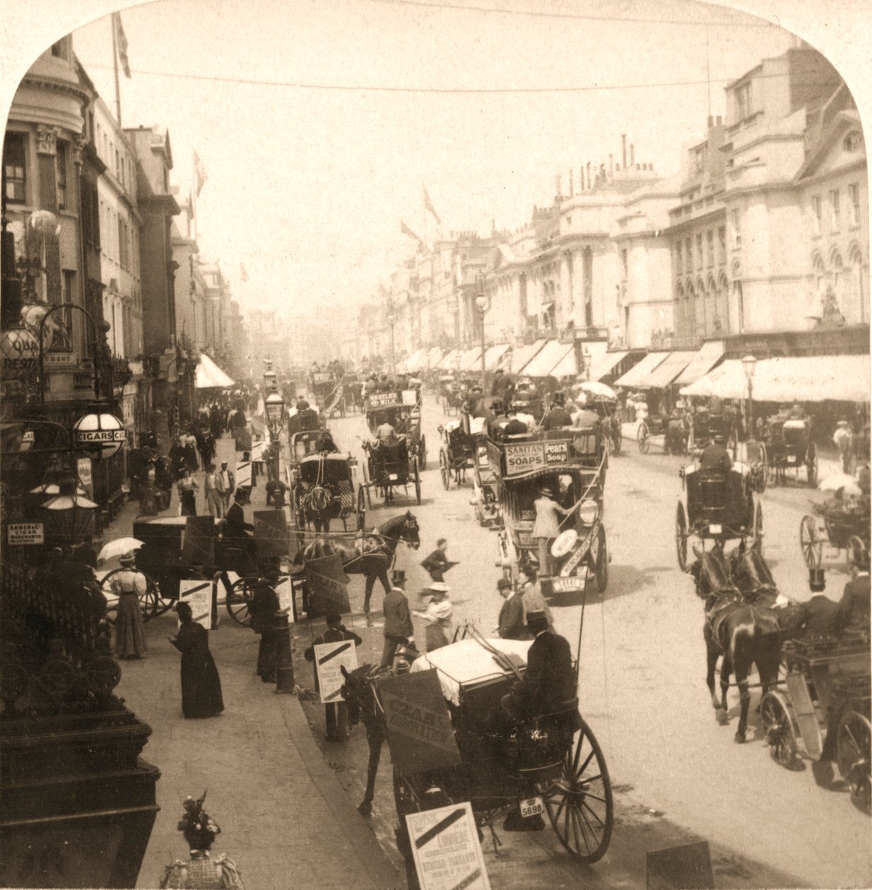 Regent Street, Londyn, 1896. autorstwa Works and Sun Sculpture Studios