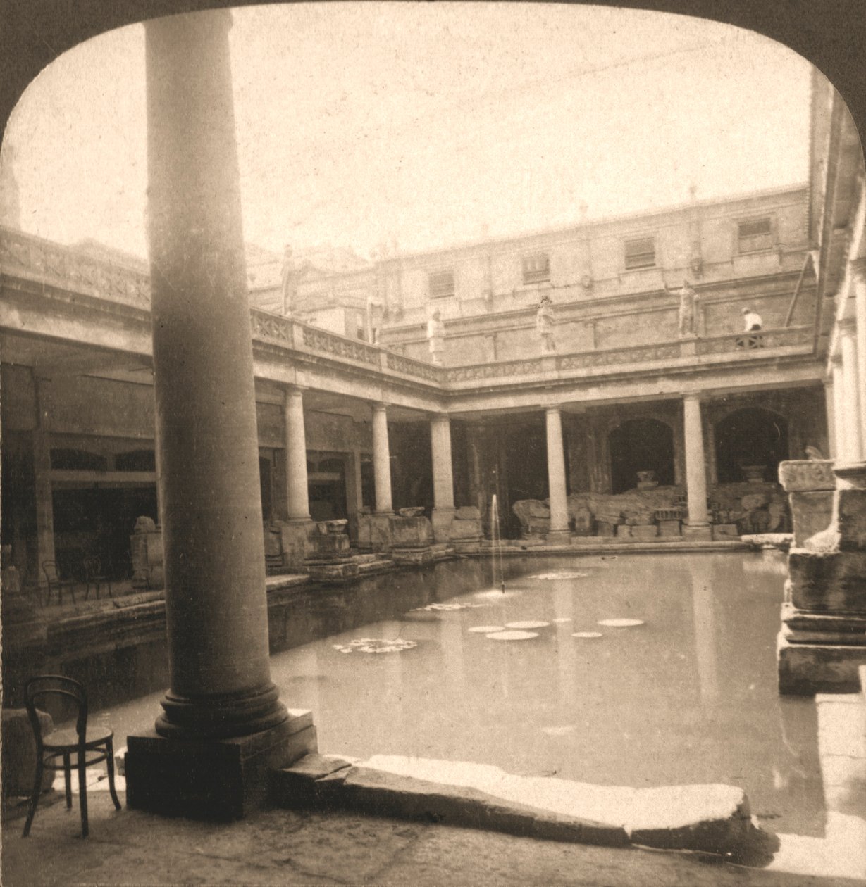Łaźnie rzymskie, Bath, Anglia, 1900. autorstwa Works and Sun Sculpture Studios