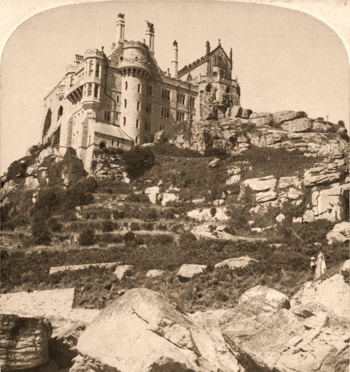 Góra św. Michała, klasztor benedyktynów, Penzance, Kornwalia, 1900. autorstwa Works and Sun Sculpture Studios