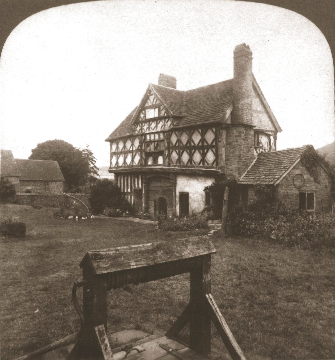 Zamek Stokesay Anglia, Starożytna Twierdza, 1900. autorstwa Works and Sun Sculpture Studios